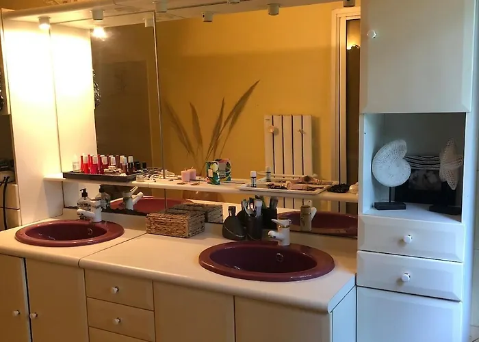 With Pool In Private Golf Vila *