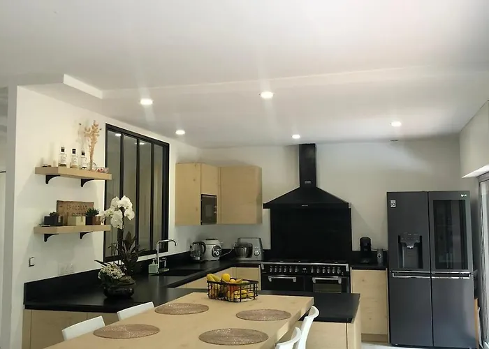 With Pool In Private Golf Vila *