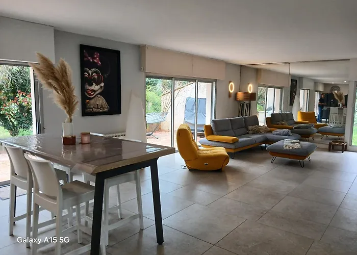 Vila With Pool In Private Golf